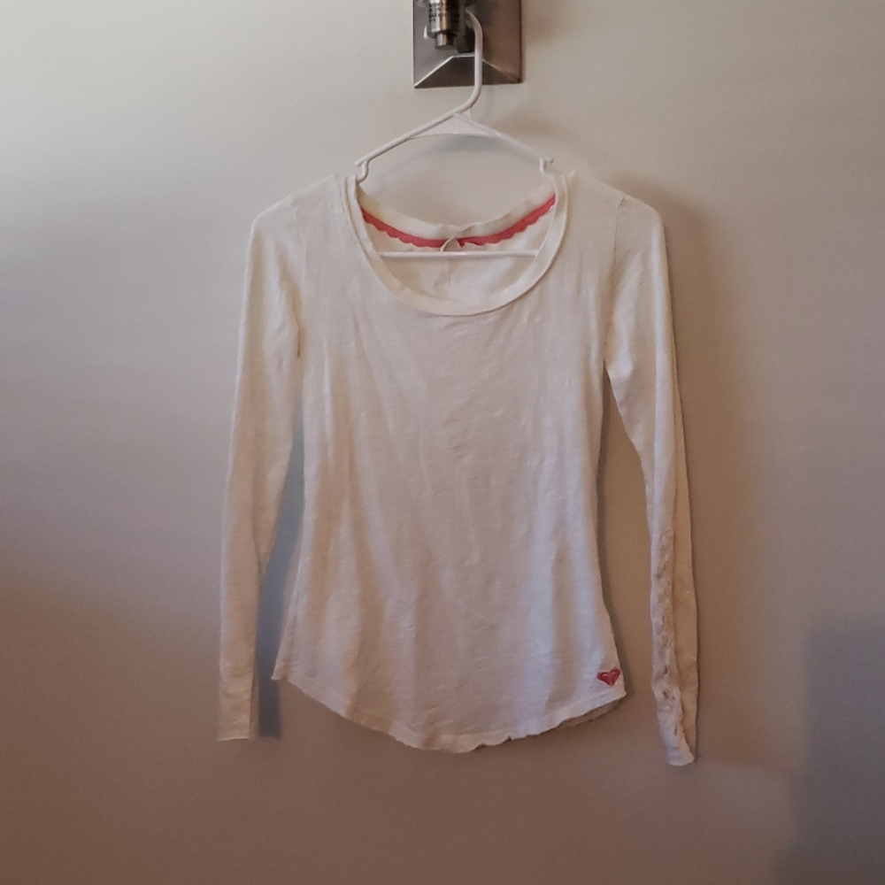 Cute lace Roxy top